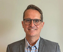 Eliot Pikoulis headshot